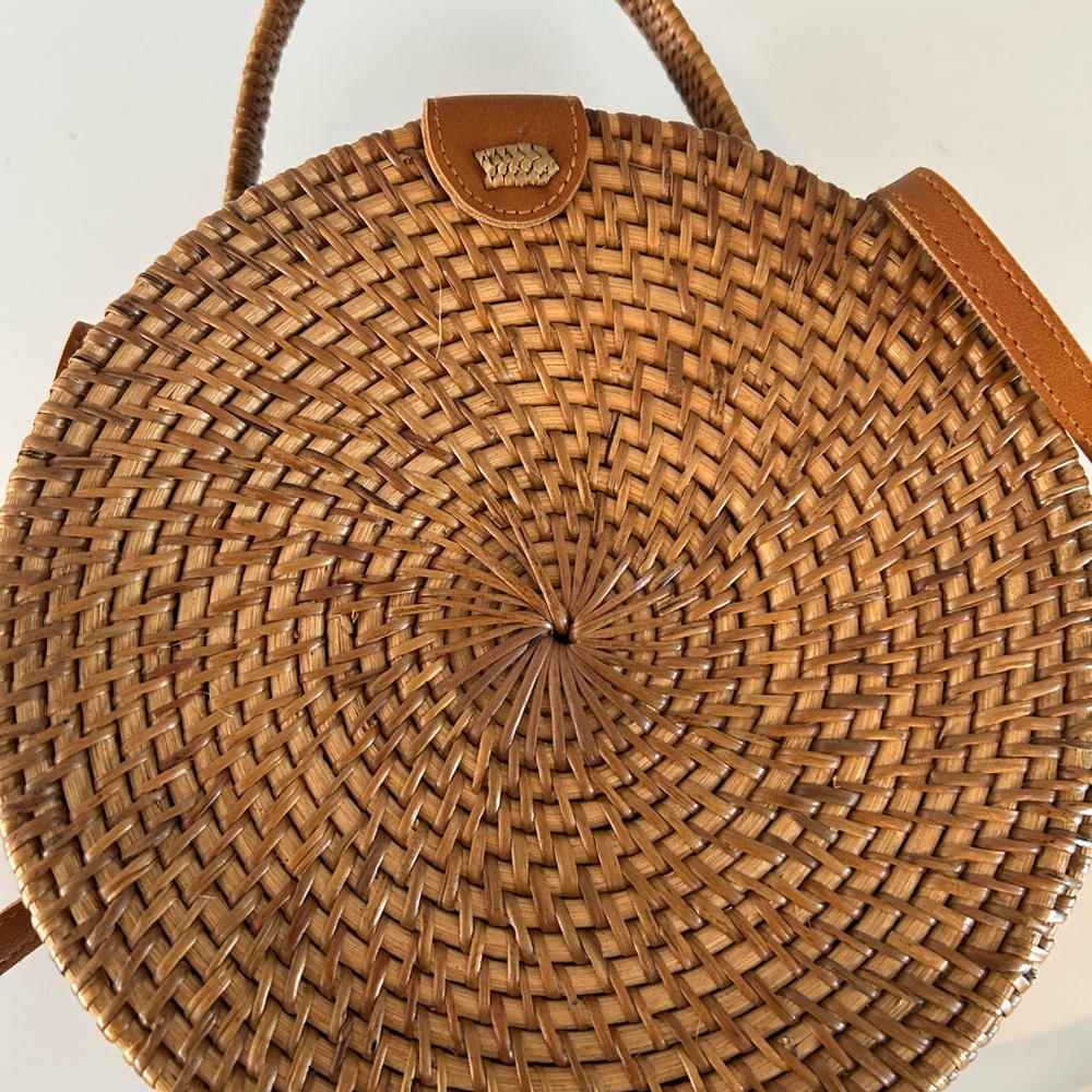 Round Woven Tan Bag - Picture 5 of 6